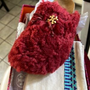 Tory Burch shearling mule/never worn